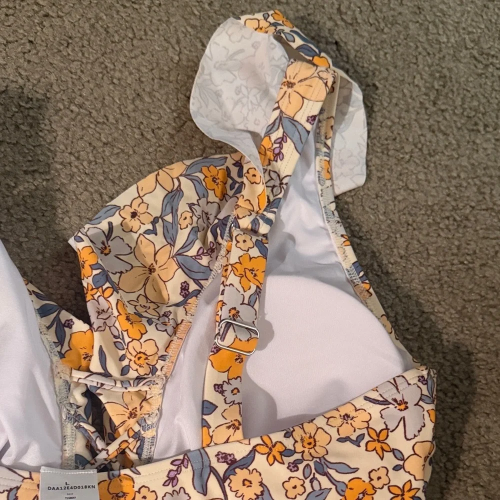 NWT Cupshe Floral Ruffle One Piece (Size L) - Picture 3 of 6